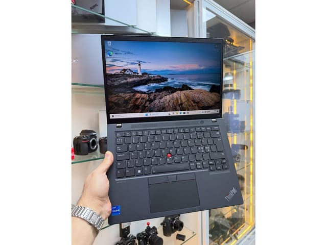 LENOVO ThinkPad T14s Gen 4 - AMD Ryzen 7 PRO 7840U w/ Radeon 780M Graphics - 32GB - 512 - 14"