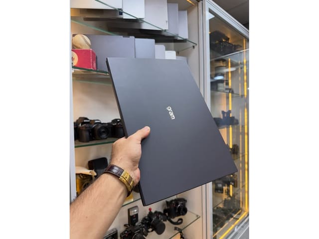 LG 17ZB90R-K.AAC7U1 - I7-1360P - 16GB - 512 - 17" - 2560x1600 2.5K+