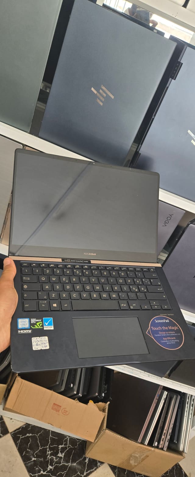 ASUSTeK COMPUTER INC. ZenBook UX450FDX_UX480FD - I7-8565U - 8GB - 256 - 14" - GeForce GTX 1050 with Max-Q Design