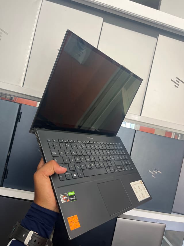 ASUS OLED Zenbook UX535QE_UM535QE - Ryzen 7 5800H - 16GB - 512 - 15" (tactile) - GeForce RTX 3050 Ti Laptop GPU