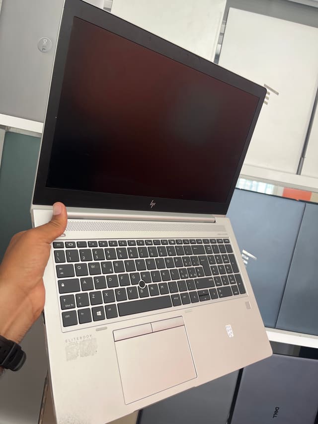 HP HP EliteBook 755 G5 - AMD Ryzen 3 PRO 2300U w/ Radeon Vega Mobile Gfx - 16GB - 512 - 15"