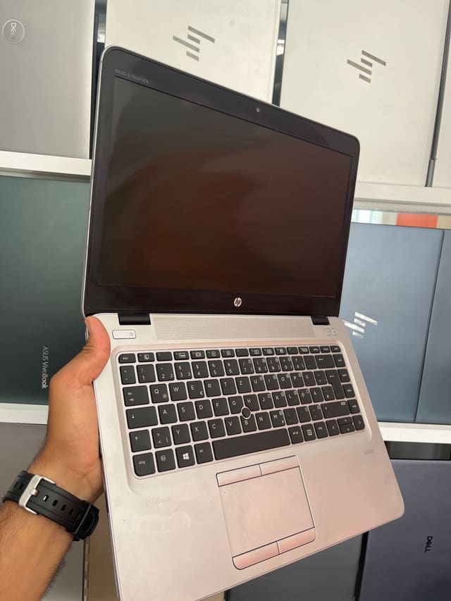 HP HP EliteBook 840 G3 - I5-6300U - 8GB - 128 - 14" - Batterie : 100% - I5-6300U - 8GB - 128 - 14"