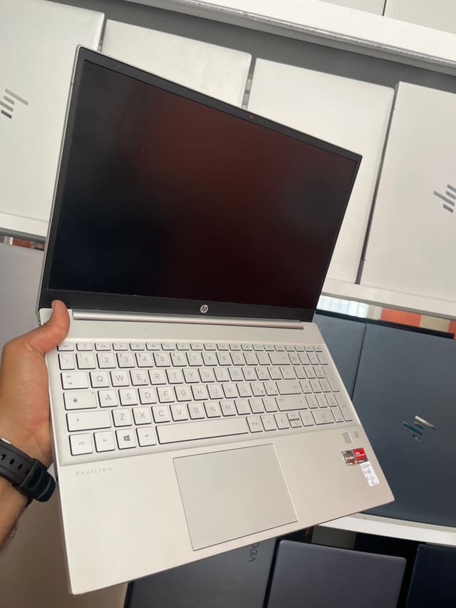 HP HP Pavilion Laptop 15-eh0xxx - Ryzen 7 4700U - 16GB - 256 - 15"
