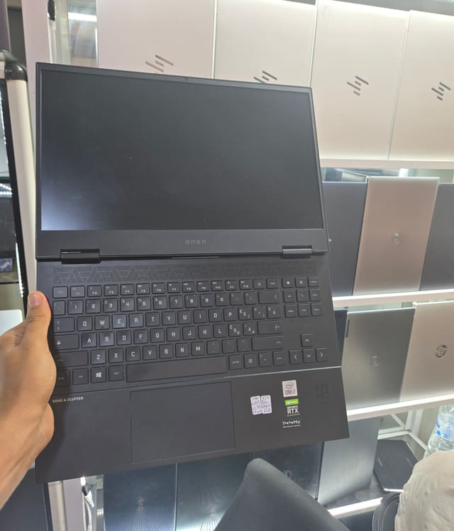 HP OMEN Laptop 15-ek0xxx - I7-10750H - 16GB - 512 - 15" - GeForce RTX 2060 / 144Hz
