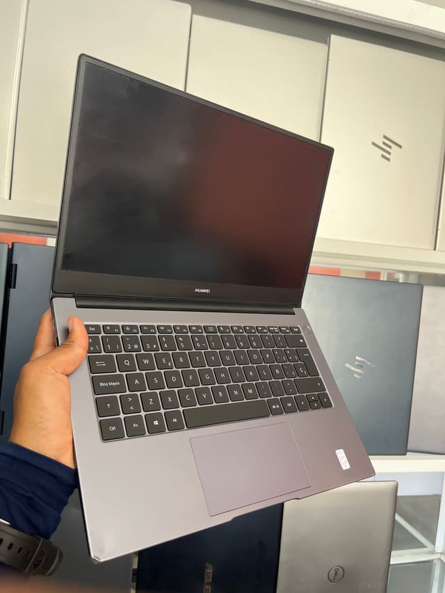 HUAWEI NBLK-WAX9X - Ryzen 5 3500U - 8GB - 512 - 14"