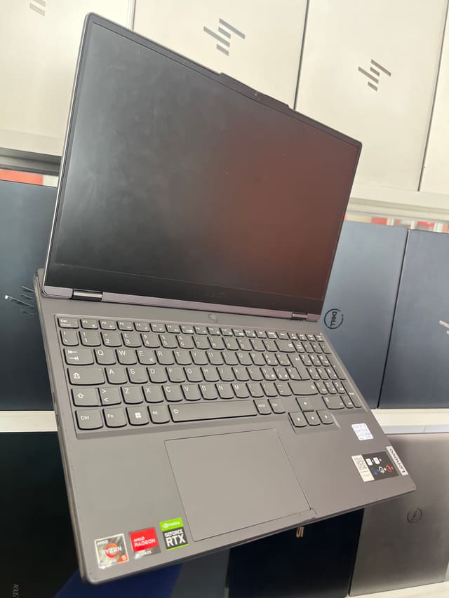 LENOVO Legion 5 15ARH7H - Ryzen 5 6600H - 16GB - 512 - 15" - GeForce RTX 3060 Laptop GPU