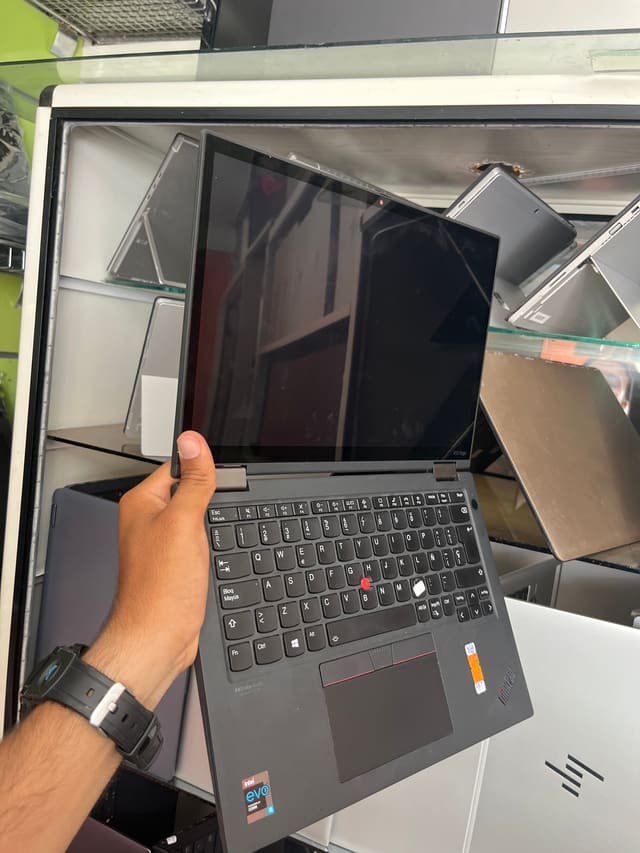 LENOVO ThinkPad X13 Yoga Gen 2 - I5-1135G7 - 16GB - 512 - 13" (tactile) - 2560x1600 2.5K+
