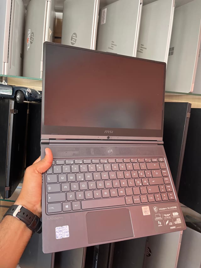 Micro-Star International Co., Ltd. Modern 14 A10RB - I7-10510U - 16GB - 512 - 14" - GeForce MX250