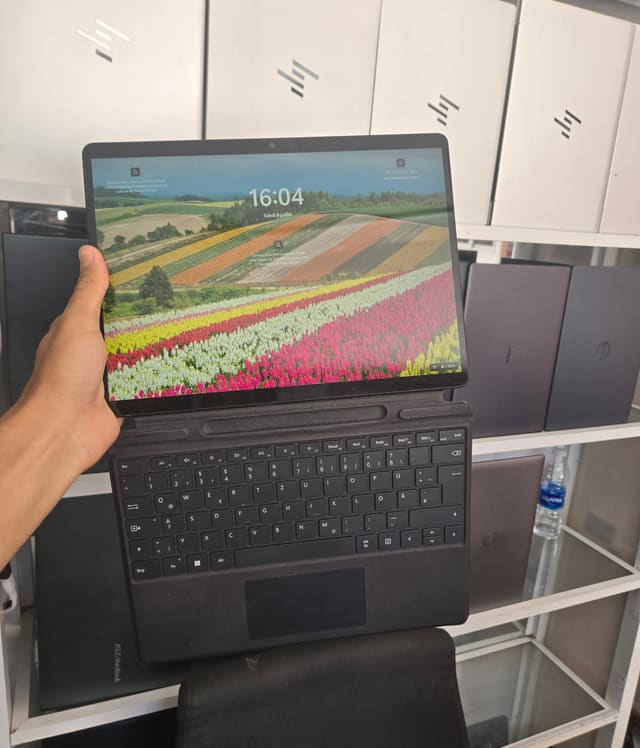 Microsoft Corporation Surface Pro 9 - I7-1255U - 16GB - 256 - 13" (tactile) - 2880x1920 2.8K+