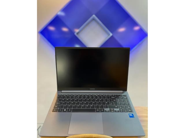 SAMSUNG 750XFG - I7-1355U - 16GB - 256 - 15"