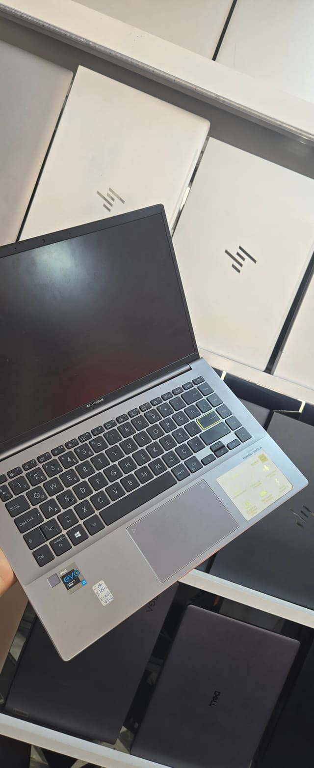 ASUSTeK COMPUTER INC. VivoBook_ASUSLaptop X435EA_S435EA - I5-1135G7 - 8GB - 256 - 14"