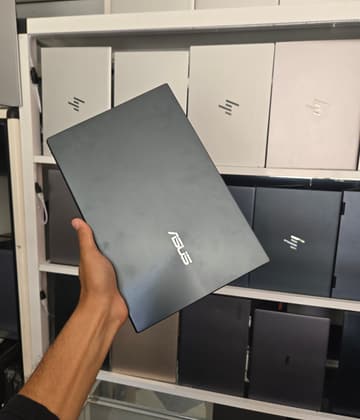 ASUSTeK COMPUTER INC. ZenBook UX425EA_UX425EA - I7-1165G7 - 16GB - 512 - 14"