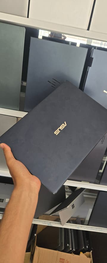 ASUSTeK COMPUTER INC. ZenBook UX450FDX_UX480FD - I7-8565U - 8GB - 256 - 14" - GeForce GTX 1050 with Max-Q Design