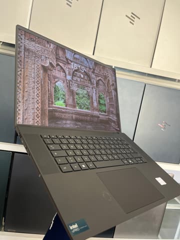 Dell Inc. Precision 5690 - Intel Core Ultra 7 155H - 32GB - 512 - 16" - RTX 1000 Ada Generation Laptop GPU