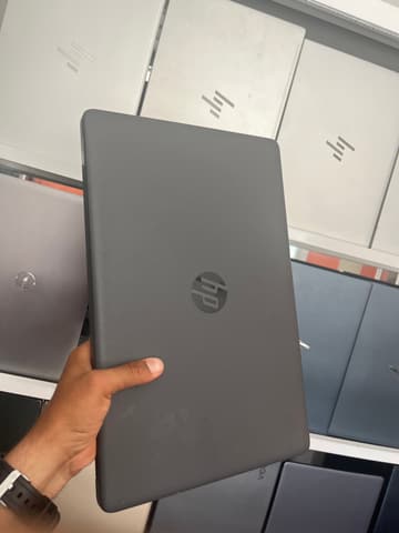HP HP 250 G7 Notebook PC - I5-8265U - 4GB - 512 - 15"
