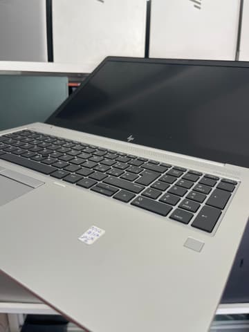 HP HP EliteBook 755 G5 - AMD Ryzen 3 PRO 2300U w/ Radeon Vega Mobile Gfx - 16GB - 512 - 15"