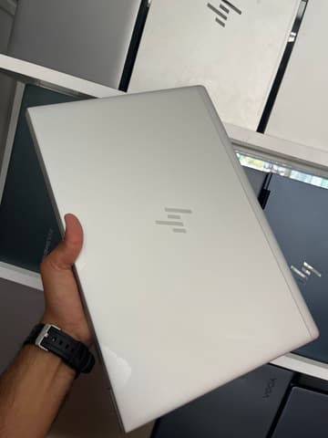 HP HP EliteBook 755 G5 - AMD Ryzen 3 PRO 2300U w/ Radeon Vega Mobile Gfx - 16GB - 512 - 15"