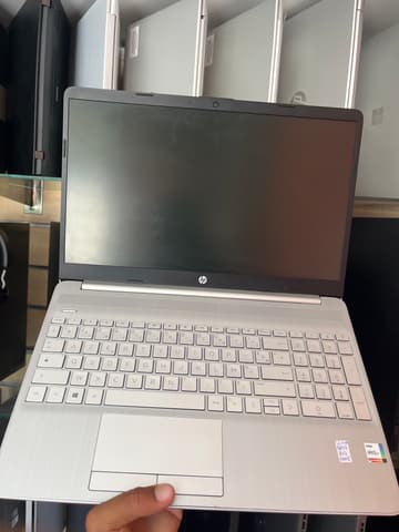 HP HP Laptop 15-dw3xxx - I5-1135G7 - 8GB - 1024 - 15"