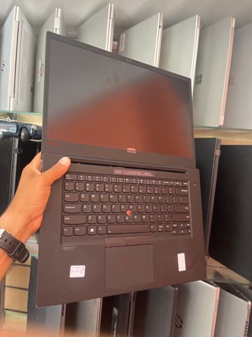 LENOVO ThinkPad P1 Gen 2 - I7-9850H - 32GB - 512 - 15" - Quadro T1000 / 91% (40Cy) - I7-9850H - 32GB - 512 - 15" - Quadro T1000 / 3840x2160 4K UHD