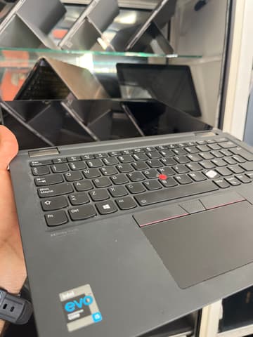 LENOVO ThinkPad X13 Yoga Gen 2 - I5-1135G7 - 16GB - 512 - 13" (tactile) - 2560x1600 2.5K+