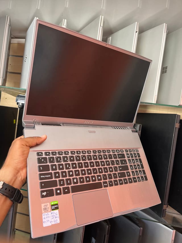 Micro-Star International Co., Ltd. Creator 17M A10SD - I7-10750H - 16GB - 512 - 17" - GeForce GTX 1660 Ti with Max-Q Design / 144Hz