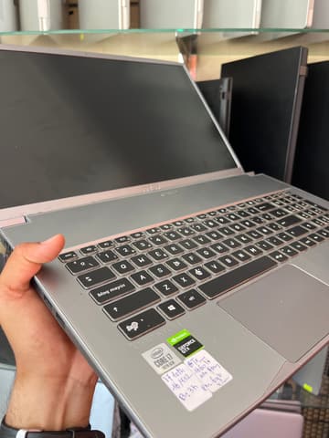 Micro-Star International Co., Ltd. Creator 17M A10SD - I7-10750H - 16GB - 512 - 17" - GeForce GTX 1660 Ti with Max-Q Design / 144Hz
