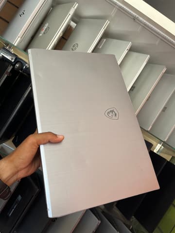 Micro-Star International Co., Ltd. Creator 17M A10SD - I7-10750H - 16GB - 512 - 17" - GeForce GTX 1660 Ti with Max-Q Design / 144Hz
