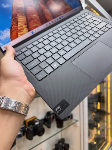 Dell Inc. Precision 5490 - Intel Core Ultra 7 165H - 32GB - 1024 - 14" - RTX 2000 Ada Generation Laptop GPU