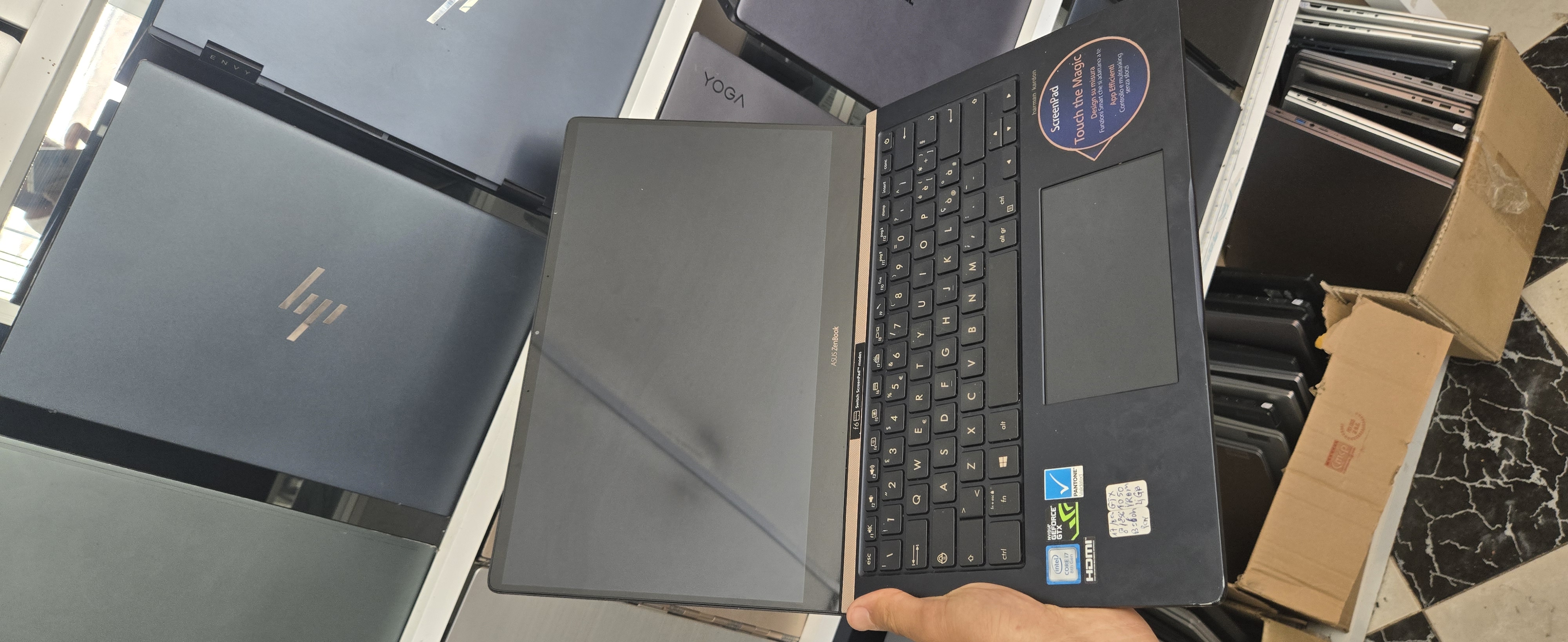 ASUSTeK COMPUTER INC. ZenBook UX450FDX_UX480FD - I7-8565U - 8GB - 256 - 14" - GeForce GTX 1050 with Max-Q Design