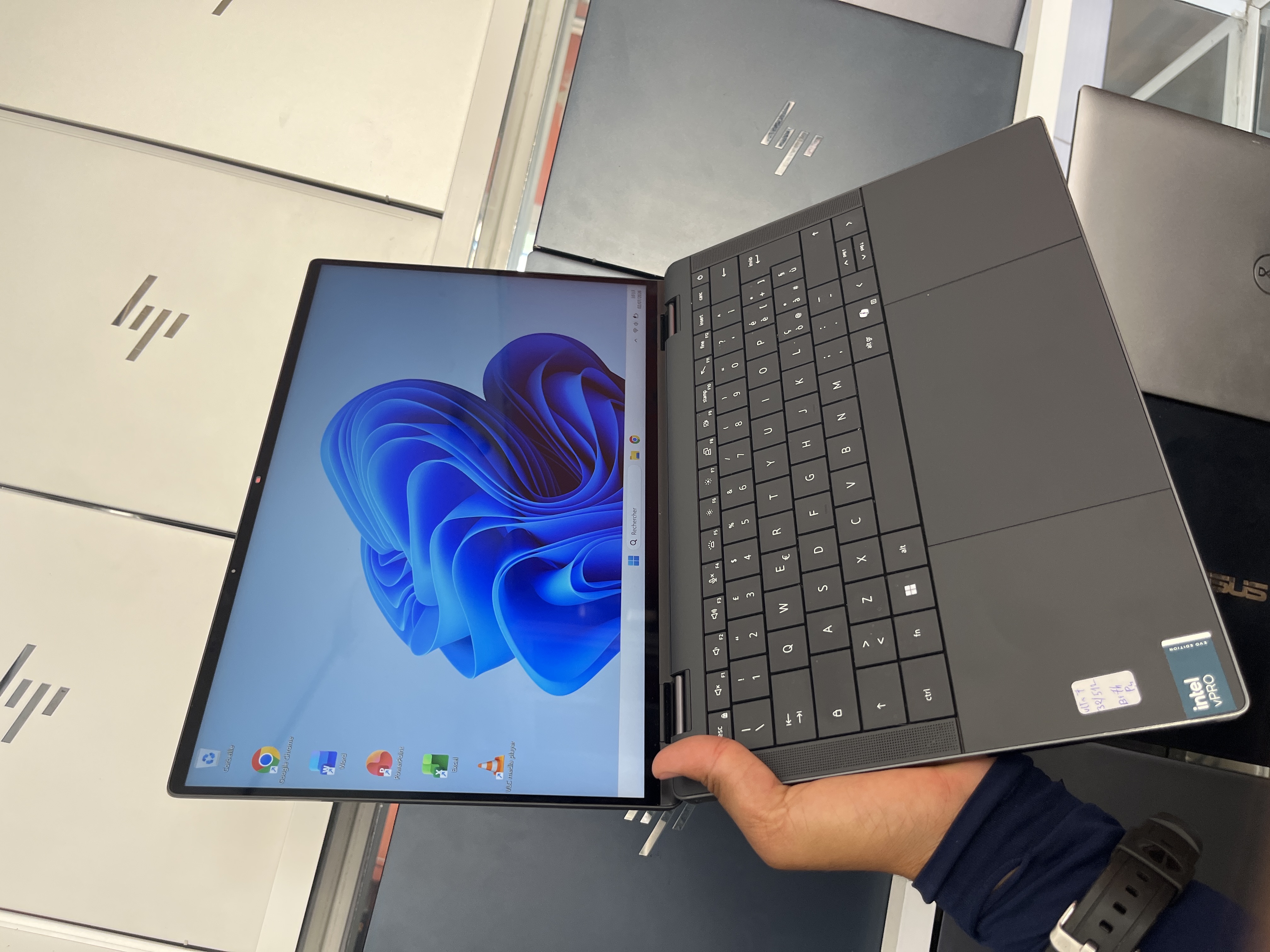 Dell Inc. Latitude 9450 2-in-1 - Intel Core Ultra 7 165U - 32GB - 512 - 14" (tactile) - 2560x1600 2.5K+
