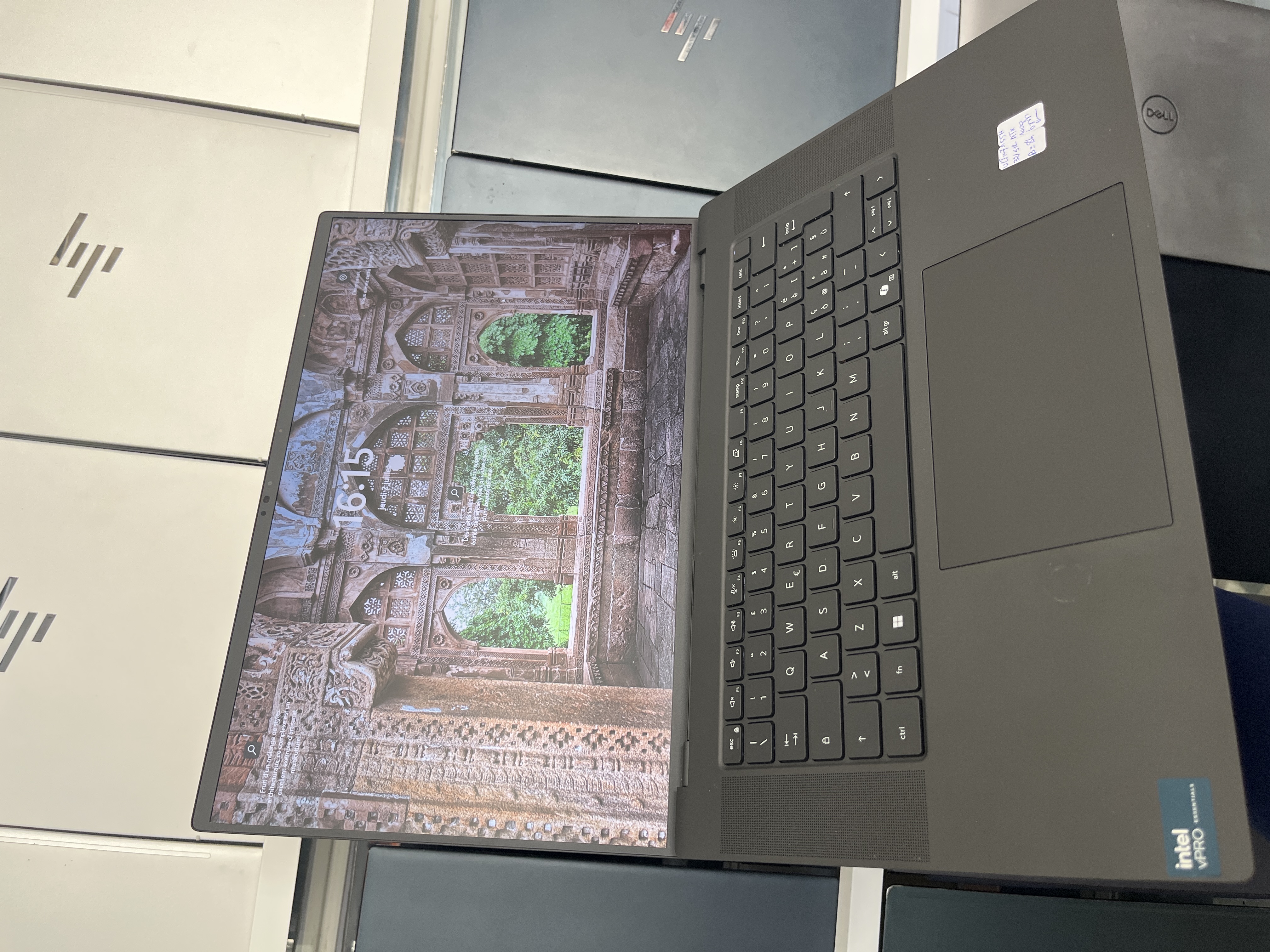 Dell Inc. Precision 5690 - Intel Core Ultra 7 155H - 32GB - 512 - 16" - RTX 1000 Ada Generation Laptop GPU