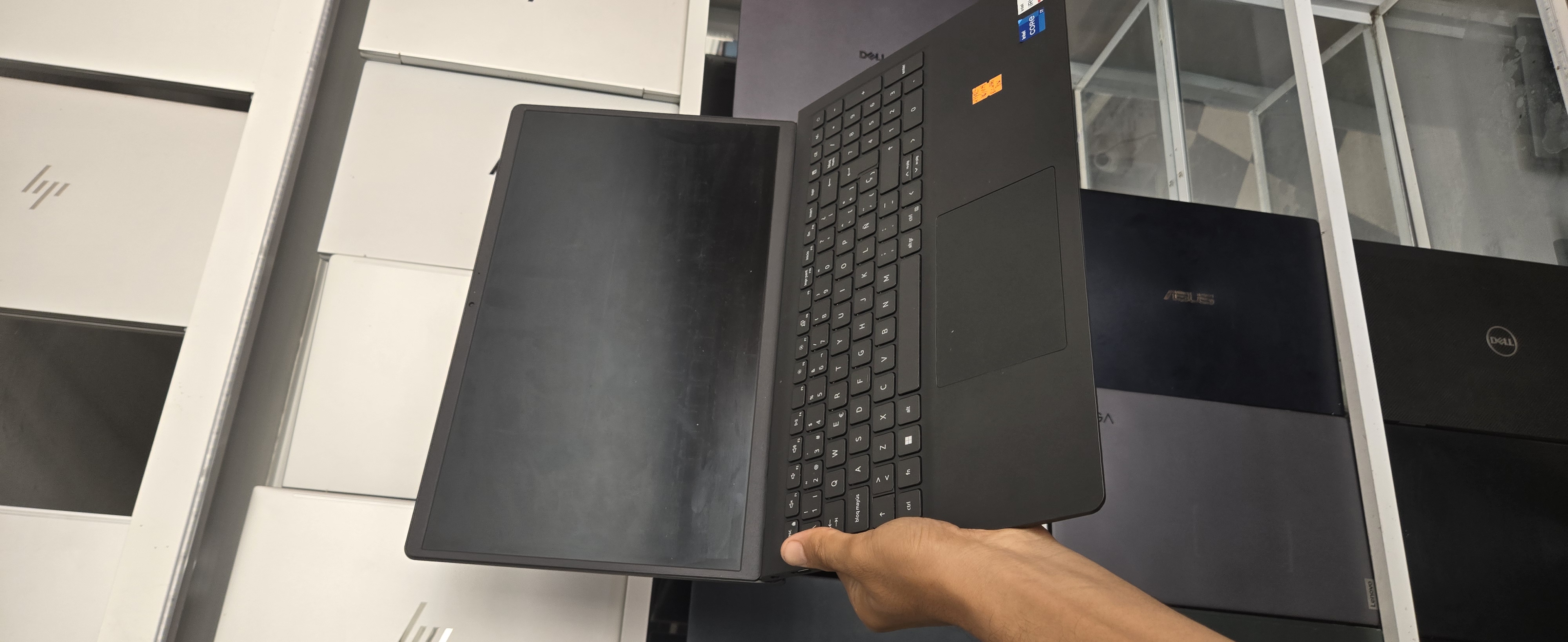 Dell Inc. Vostro 3520 - I7-1255U - 16GB - 512 - 15" - 120Hz