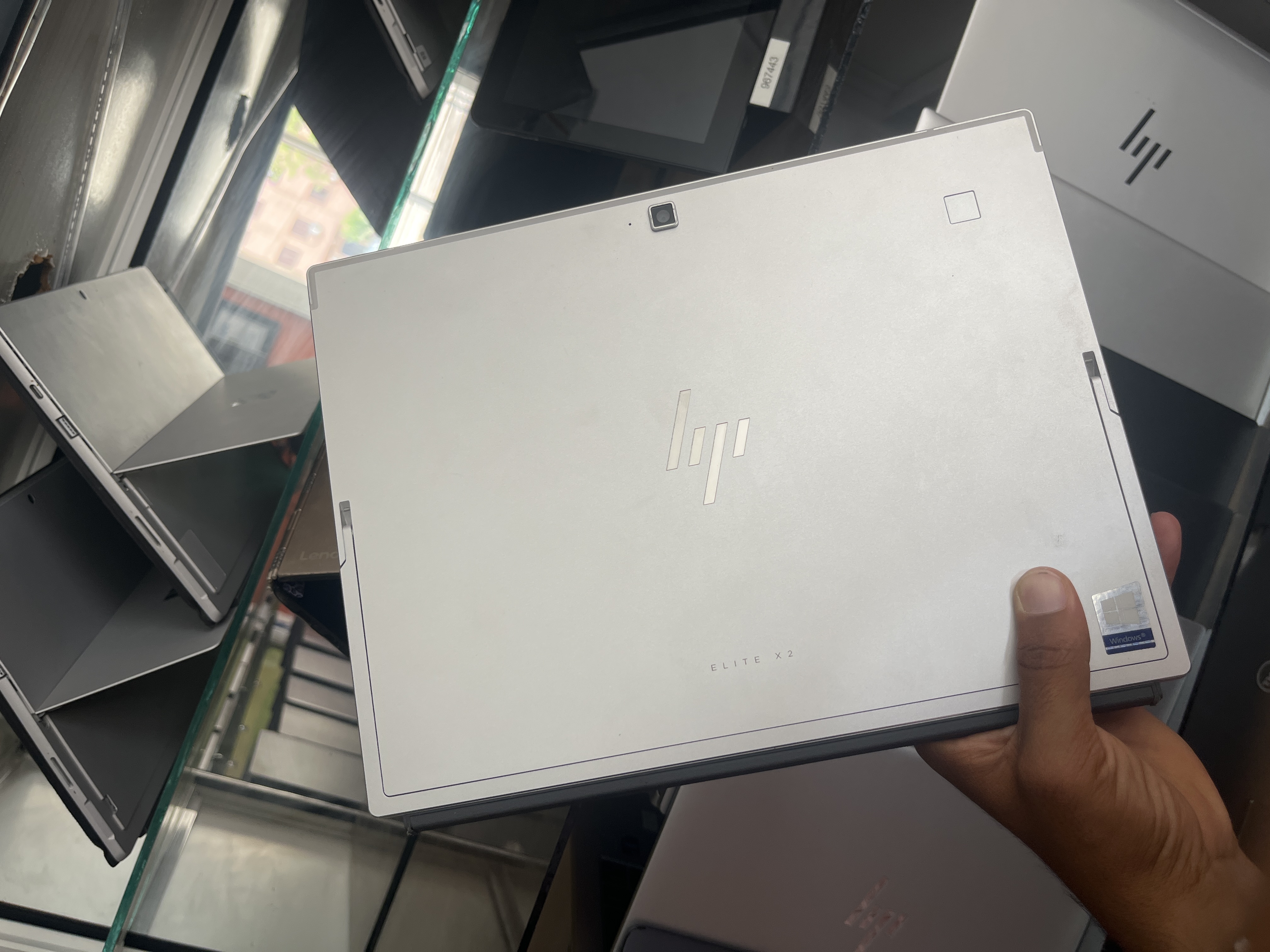 HP HP Elite x2 G8 Tablet - I5-1135G7 - 16GB - 512 - 13" (tactile) - 3000x2000 3K
