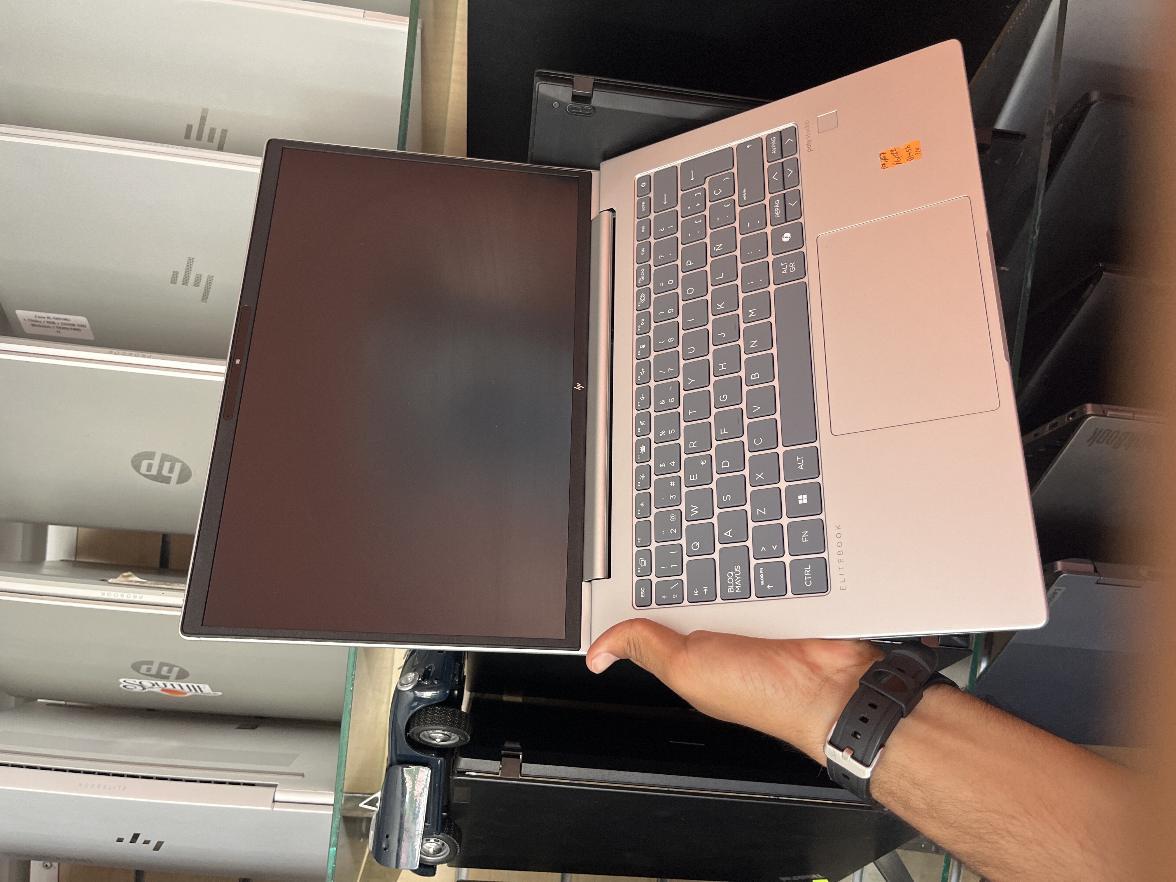 HP HP EliteBook 645 14 inch G11 Notebook PC - AMD Ryzen 7 Pro 7735U with Radeon Graphics - 16GB - 512 - 14"