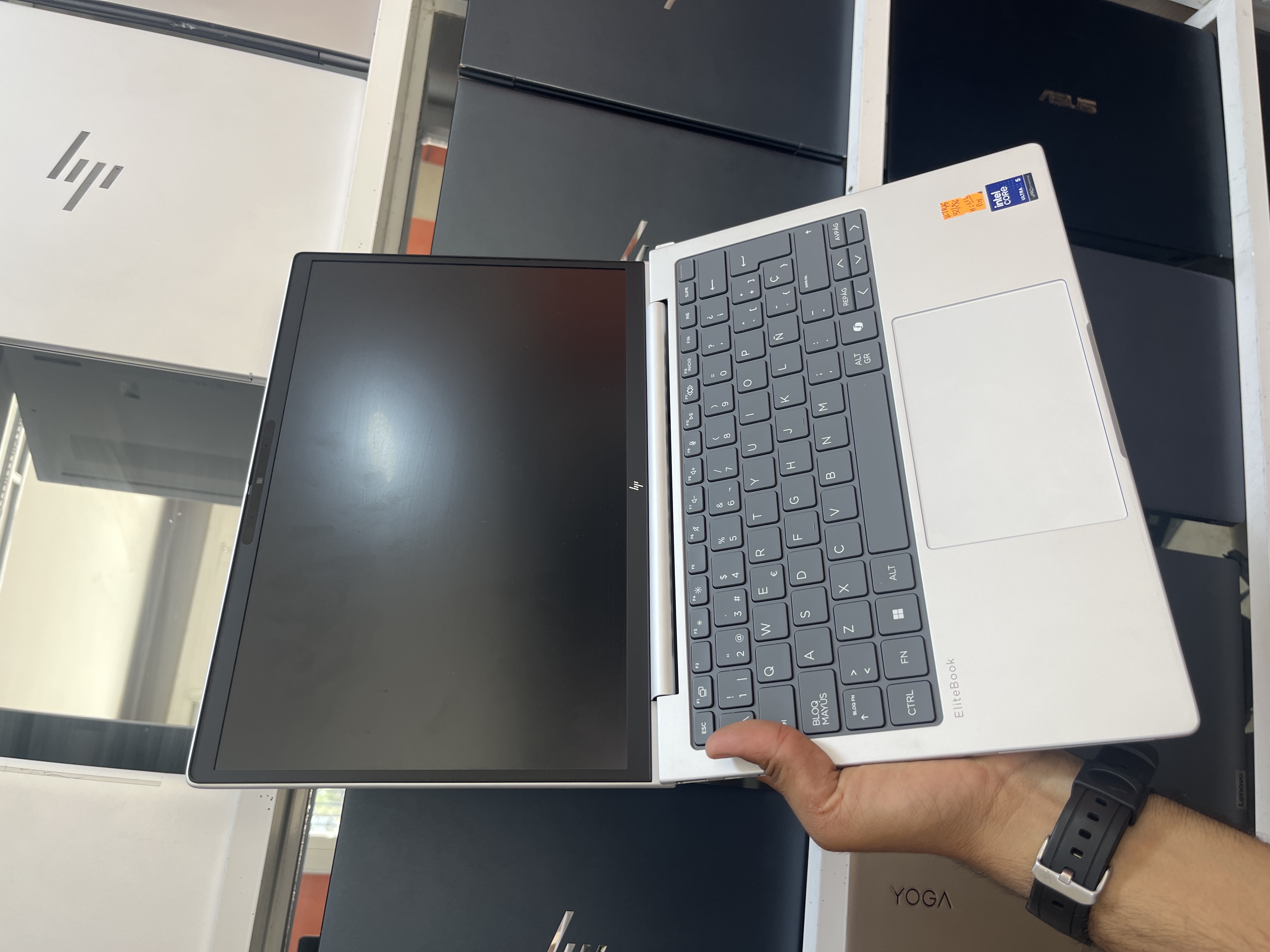 HP HP EliteBook 8 G1i 13 inch Notebook AI PC - Intel Core Ultra 5 235U - 32GB - 256 - 13"