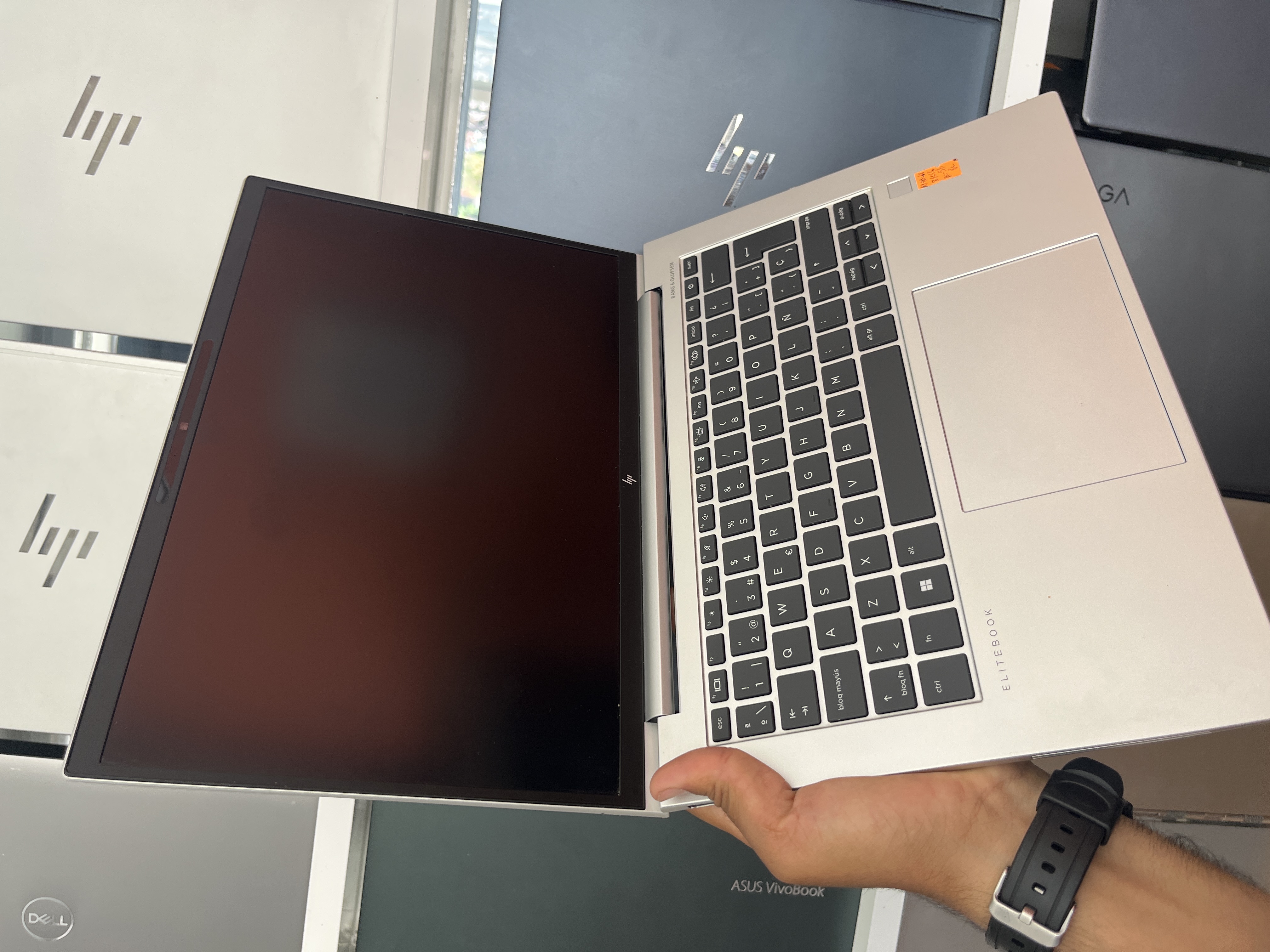HP HP EliteBook 845 14 inch G9 Notebook PC - AMD Ryzen 7 PRO 6850U with Radeon Graphics - 8GB - 256
