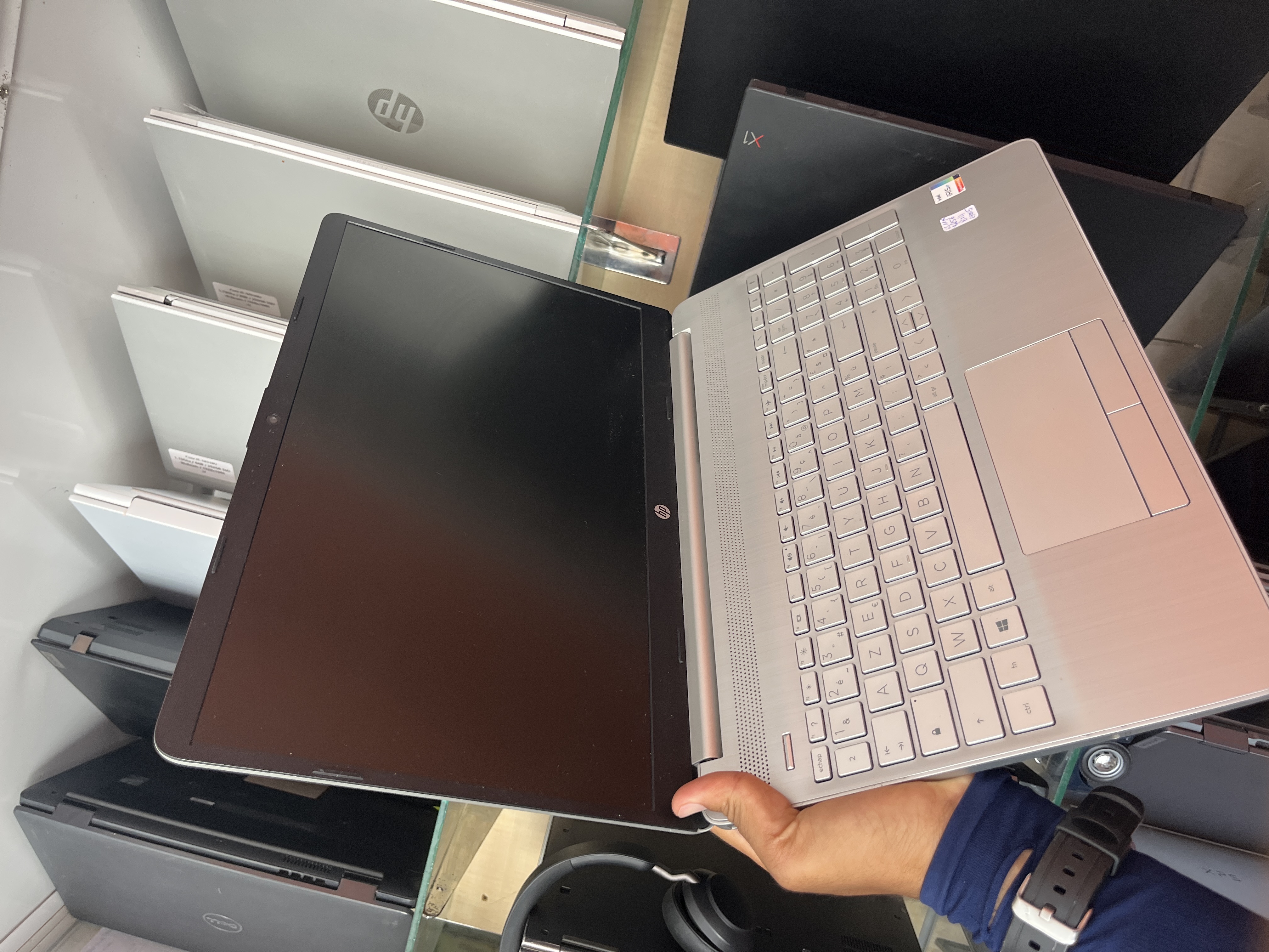 HP HP Laptop 15-dw3xxx - I5-1135G7 - 8GB - 1024 - 15"