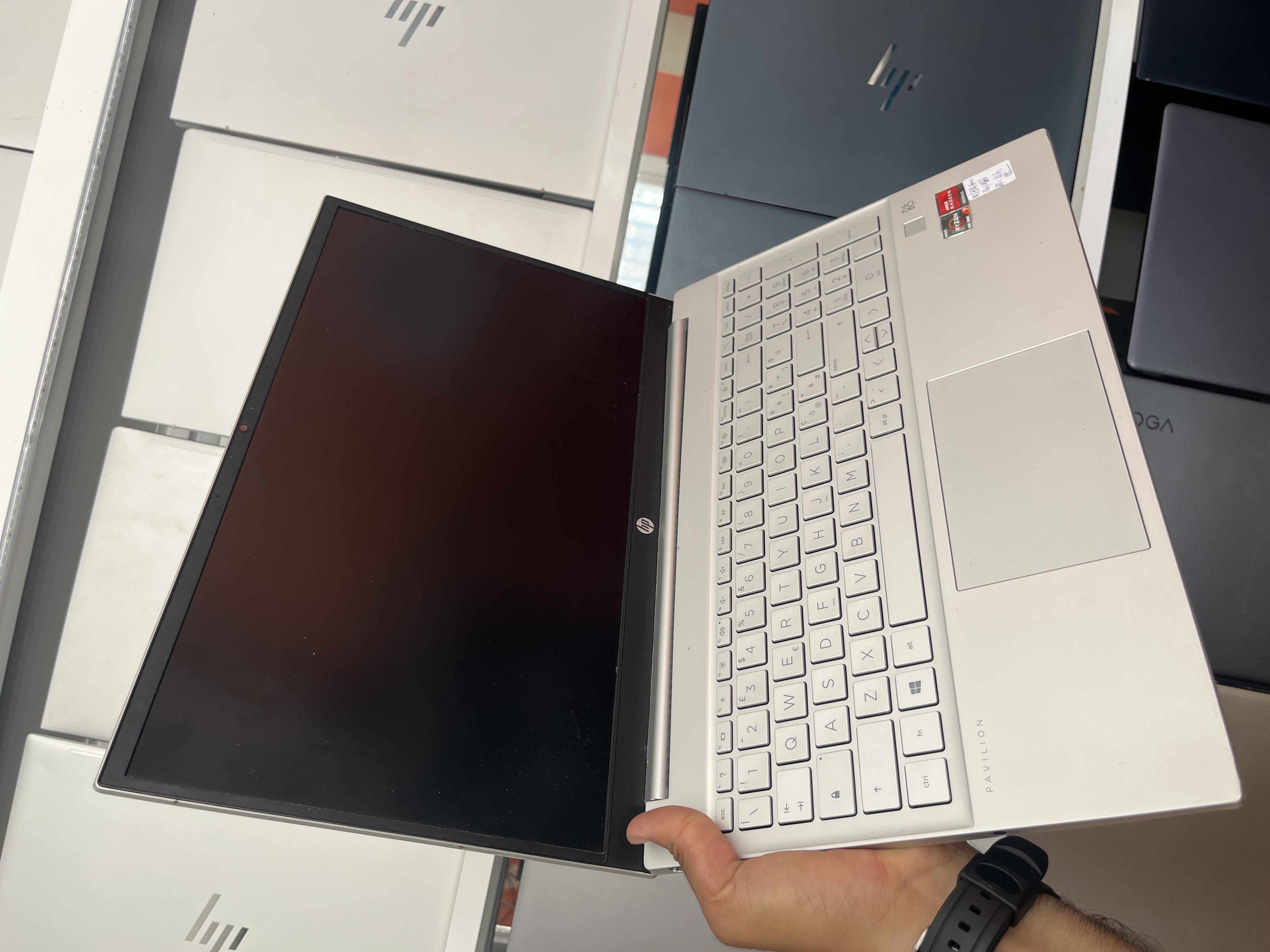 HP HP Pavilion Laptop 15-eh0xxx - Ryzen 7 4700U - 16GB - 256 - 15"