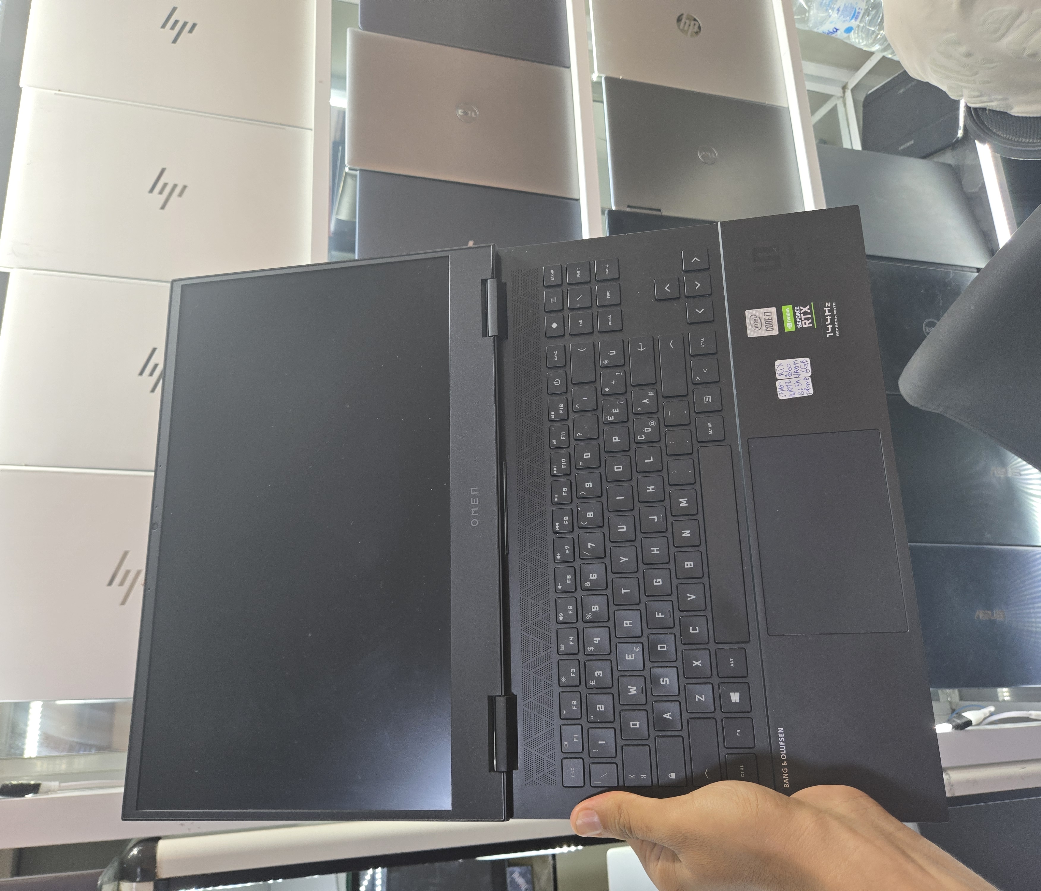 HP OMEN Laptop 15-ek0xxx - I7-10750H - 16GB - 512 - 15" - GeForce RTX 2060 / 144Hz