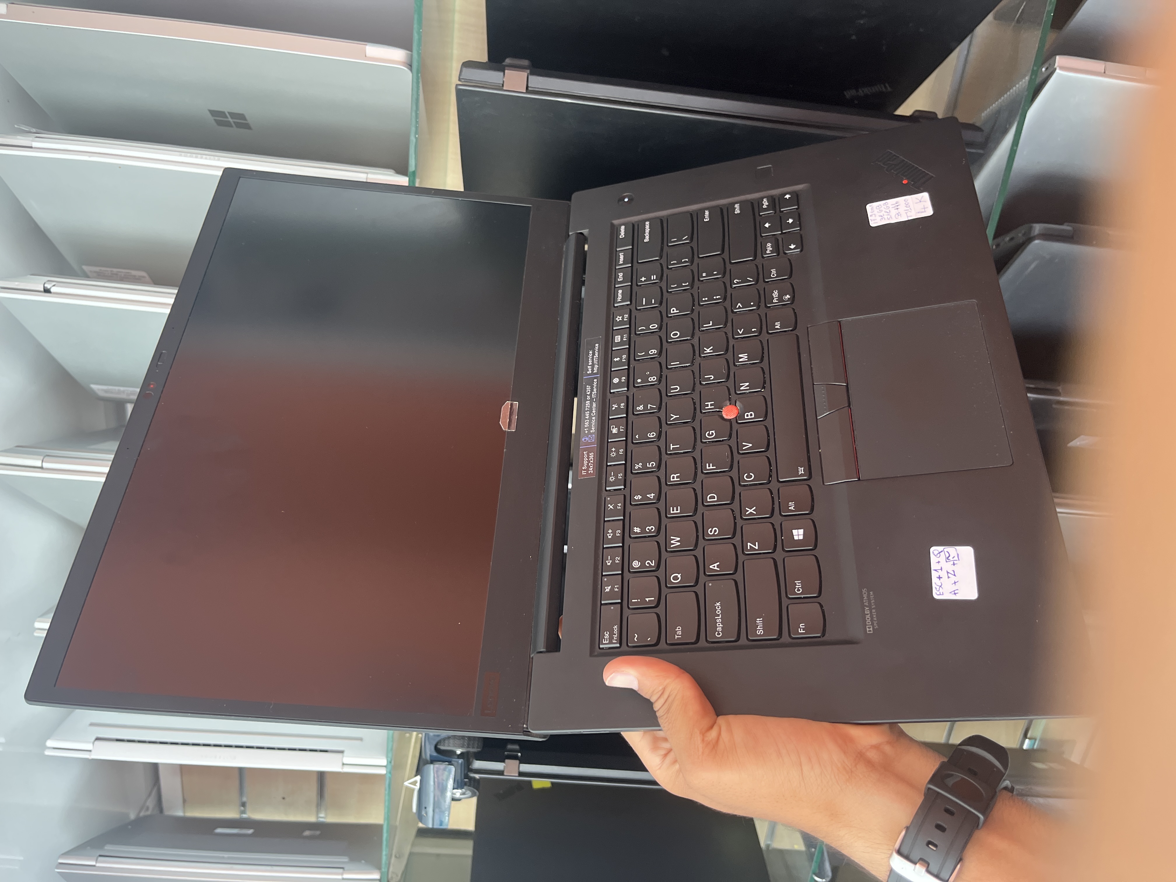 LENOVO ThinkPad P1 Gen 2 - I7-9850H - 32GB - 512 - 15" - Quadro T1000 / 91% (40Cy) - I7-9850H - 32GB - 512 - 15" - Quadro T1000 / 3840x2160 4K UHD