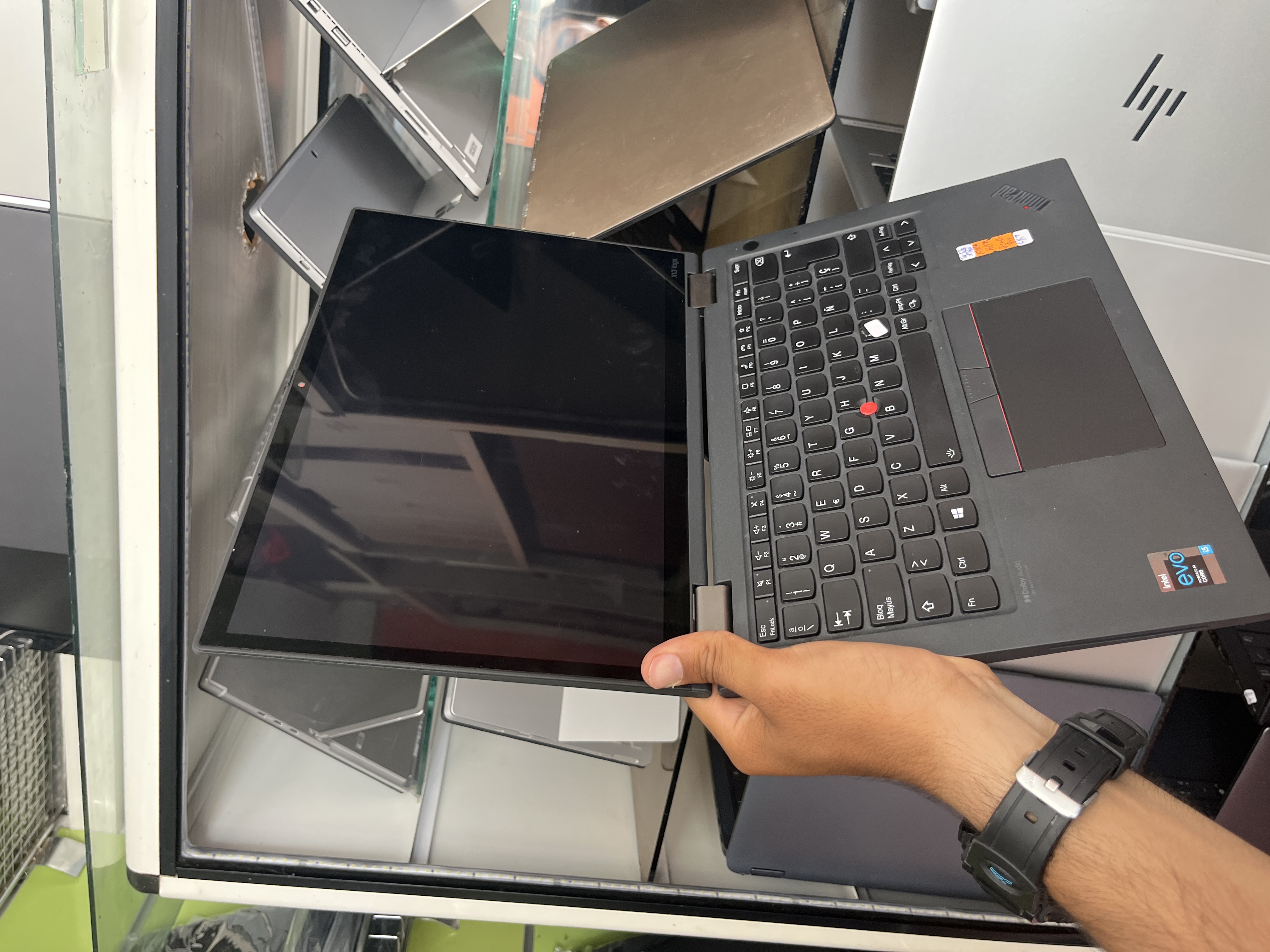 LENOVO ThinkPad X13 Yoga Gen 2 - I5-1135G7 - 16GB - 512 - 13" (tactile) - 2560x1600 2.5K+