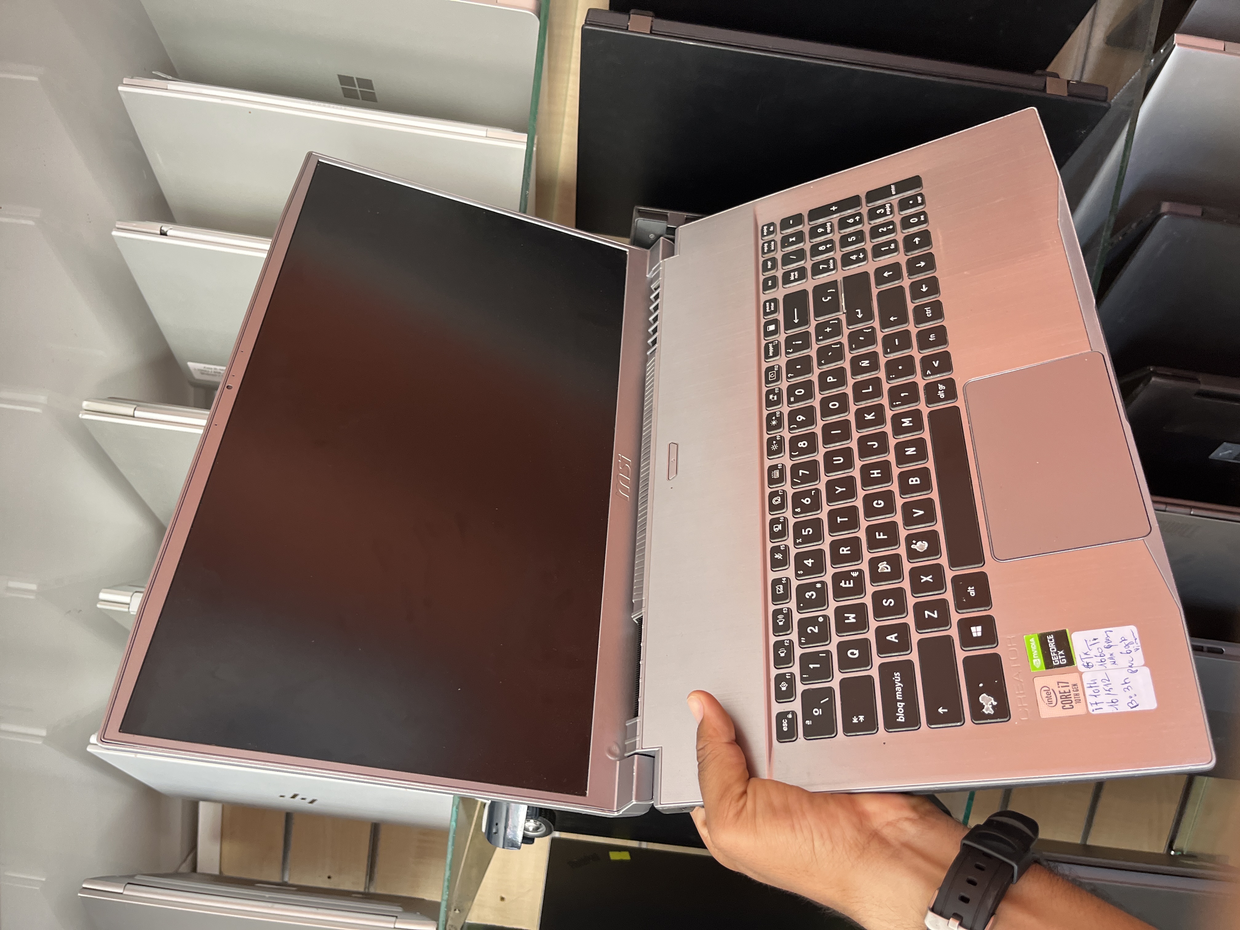 Micro-Star International Co., Ltd. Creator 17M A10SD - I7-10750H - 16GB - 512 - 17" - GeForce GTX 1660 Ti with Max-Q Design / 144Hz