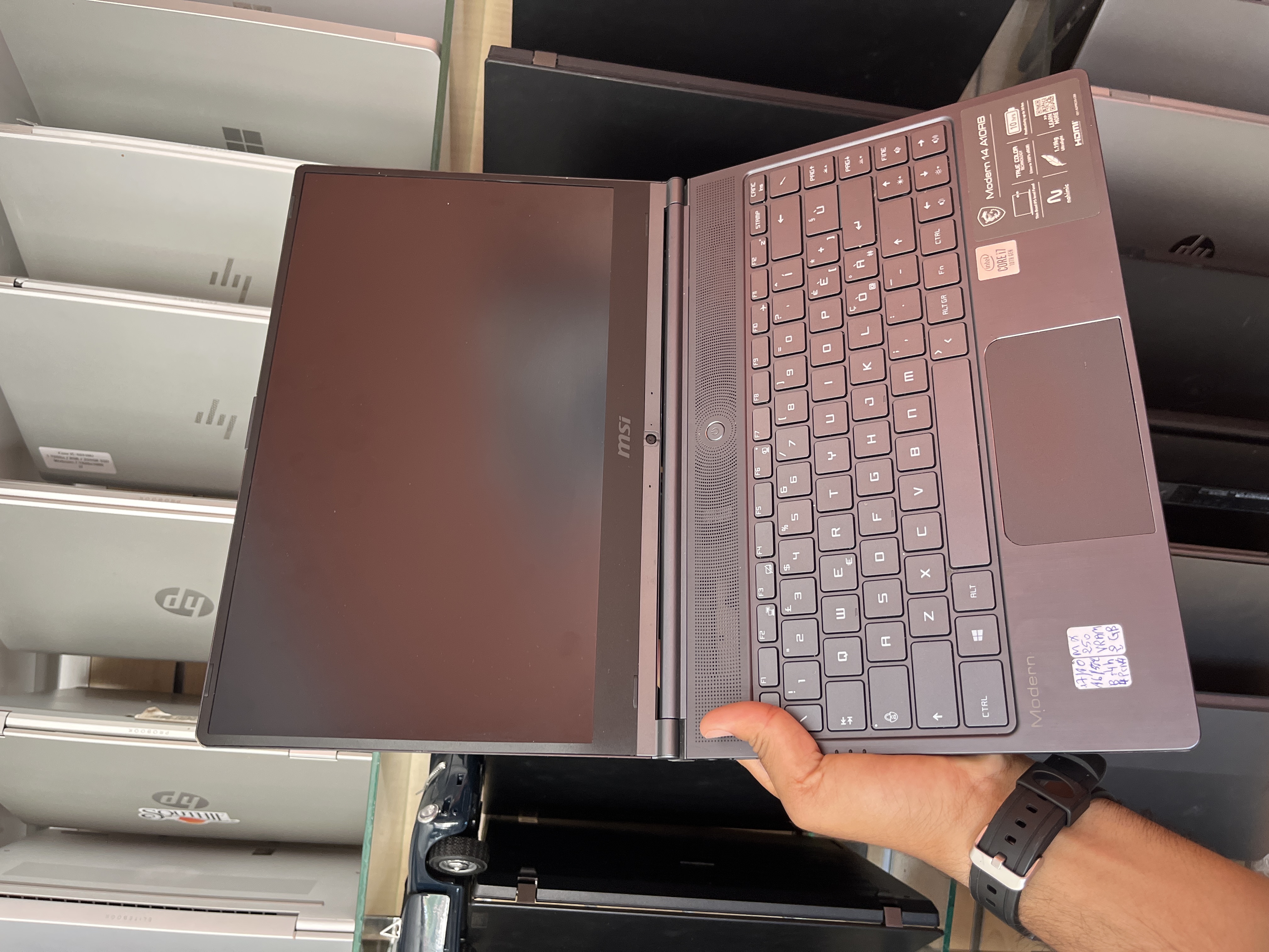 Micro-Star International Co., Ltd. Modern 14 A10RB - I7-10510U - 16GB - 512 - 14" - GeForce MX250