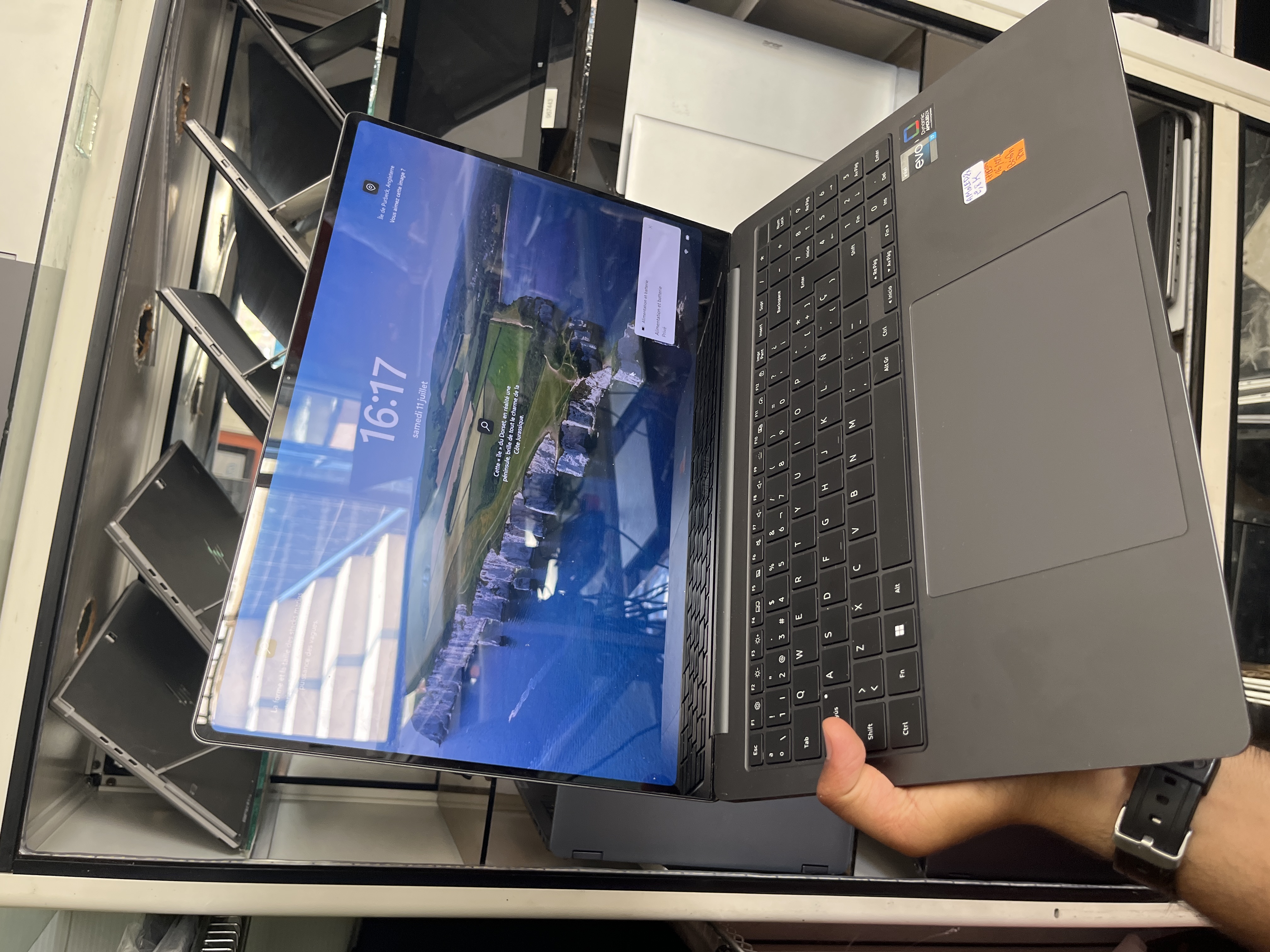 SAMSUNG 960XFG - I7-1360P - 16GB - 512 - 16" - 2880x1800 2.8K (120Hz)